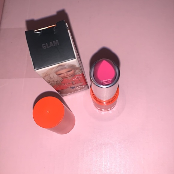 Kylie Cosmetics Glam lipstick - Picture 2 of 2